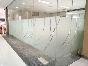 sticker sandblast custom di kantor dan gedung