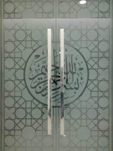 sticker sandblast pada masjid kantor