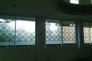 dekorasi kaca masjid sandblast