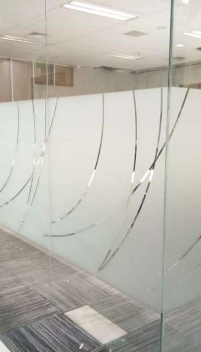 sticker sandblast custom di kantor dan gedung